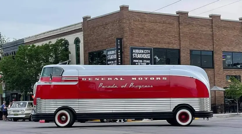 Futurliner Turning Radius