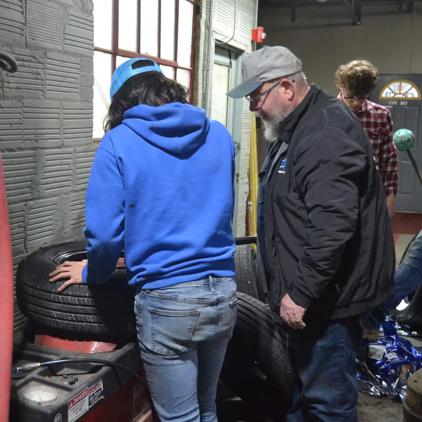 Two volunteers change a tire